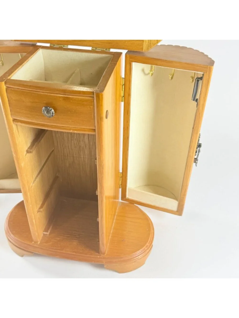 Unbranded oak jewelry